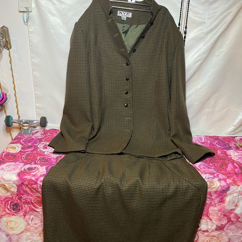 Womens NYP skirt suit set